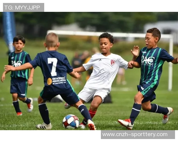 快乐儿童足球赛精彩瞬间尽在此视频中尽情享受运动的乐趣与友谊