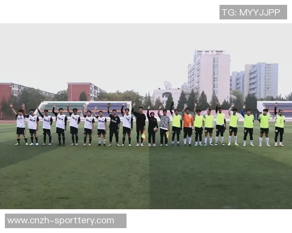 青春拼搏中学足球赛激情对决展现团队精神与竞技风采